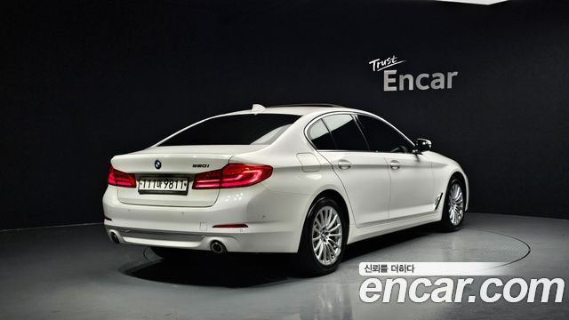 BMW 5-Series 520i Luxury