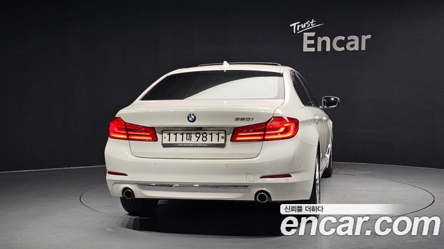 BMW 5-Series 520i Luxury