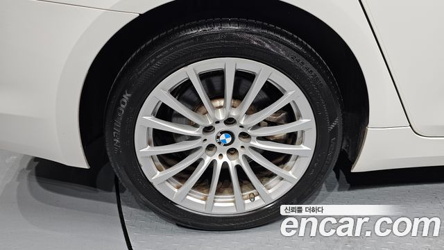 BMW 5-Series 520i Luxury