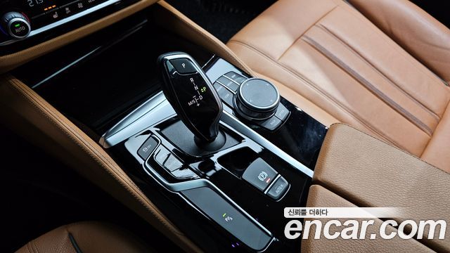 BMW 5-Series 520i Luxury