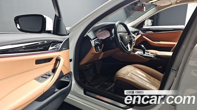 BMW 5-Series 520i Luxury