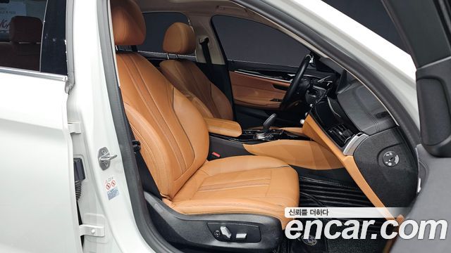 BMW 5-Series 520i Luxury