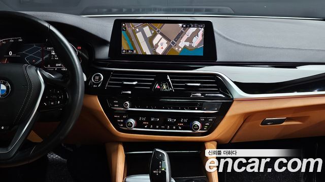 BMW 5-Series 520i Luxury