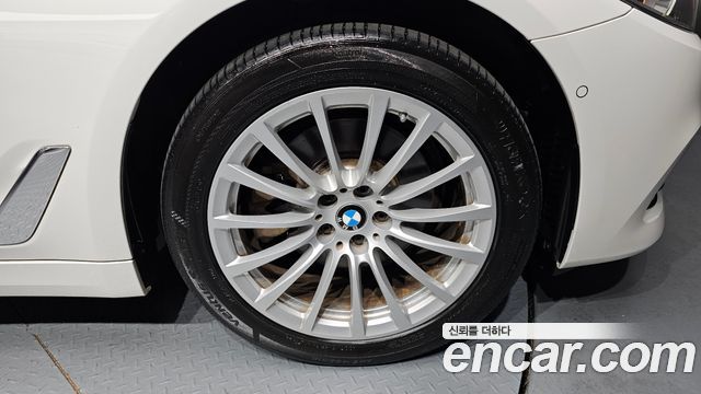 BMW 5-Series 520i Luxury