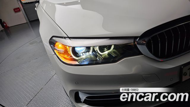 BMW 5-Series 520i Luxury