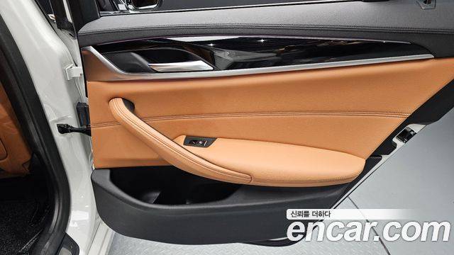 BMW 5-Series 520i Luxury
