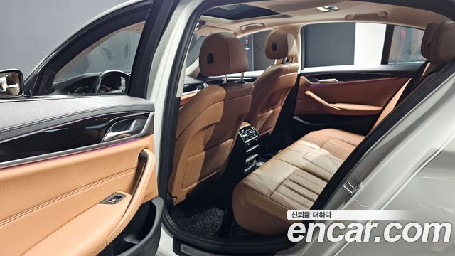 BMW 5-Series 520i Luxury