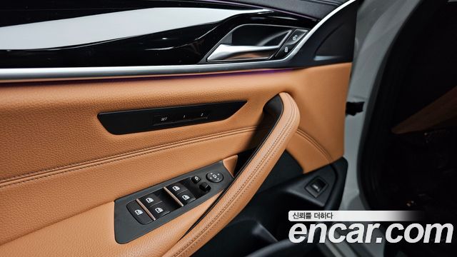 BMW 5-Series 520i Luxury