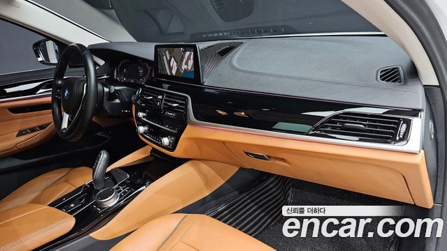 BMW 5-Series 520i Luxury