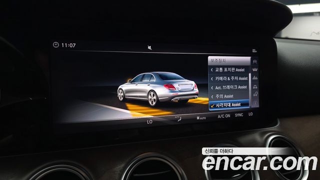 Mercedes-Benz E-Class E300 4MATIC Exclusive Standard