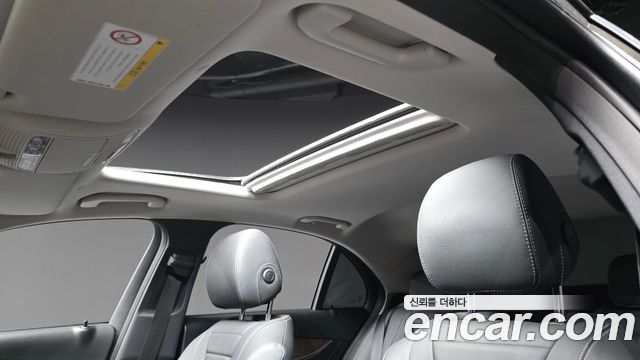 Mercedes-Benz E-Class E300 4MATIC Exclusive Standard
