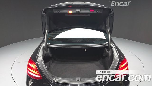 Mercedes-Benz E-Class E300 4MATIC Exclusive Standard