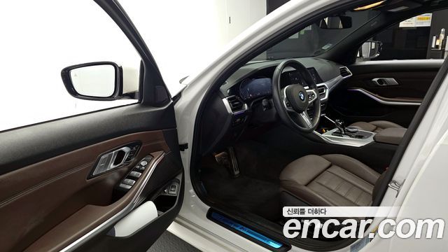 BMW 3-Series 330e M Sport