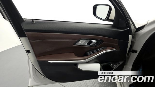 BMW 3-Series 330e M Sport