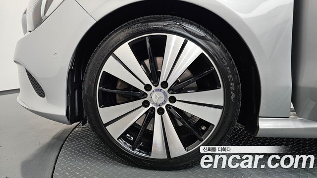 Mercedes-Benz CLA-Class CLA250 4MATIC