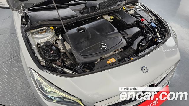 Mercedes-Benz CLA-Class CLA250 4MATIC