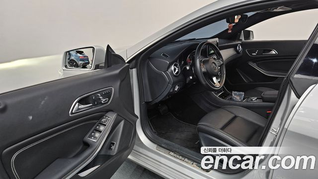 Mercedes-Benz CLA-Class CLA250 4MATIC