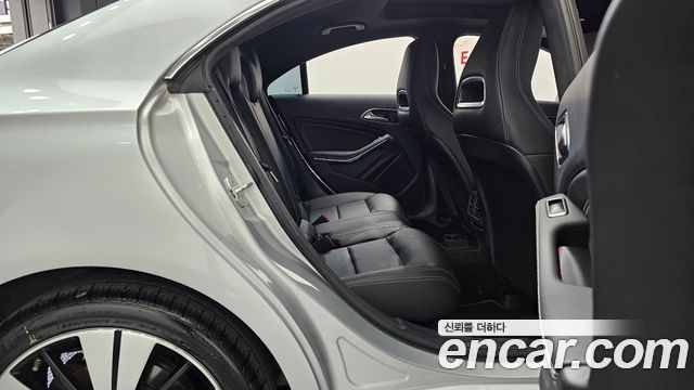 Mercedes-Benz CLA-Class CLA250 4MATIC