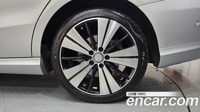 Mercedes-Benz CLA-Class CLA250 4MATIC