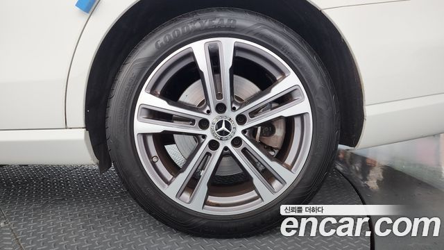 Mercedes-Benz E-Class E350 4MATIC Avantgarde