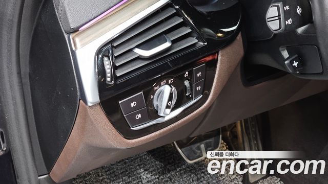 BMW 5-Series 530i M Sport Package Plus
