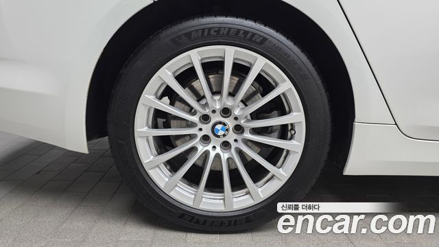 BMW 5-Series 520i Luxury