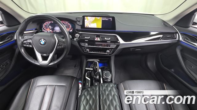 BMW 5-Series 520i Luxury