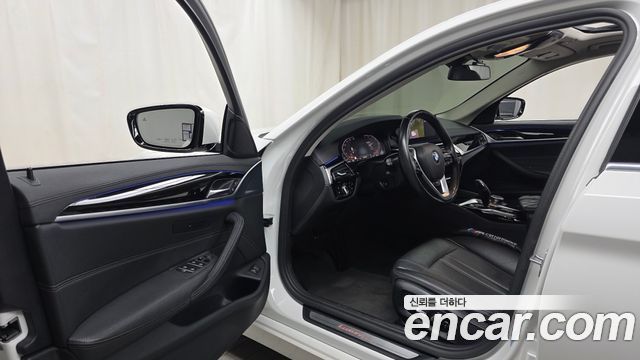 BMW 5-Series 520i Luxury