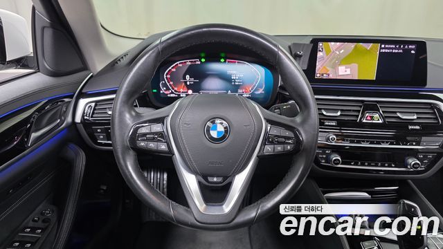 BMW 5-Series 520i Luxury