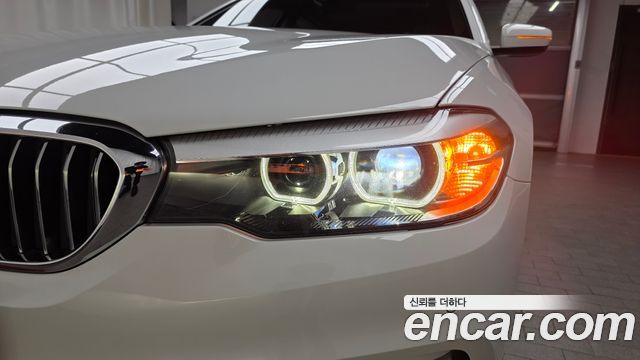 BMW 5-Series 520i Luxury