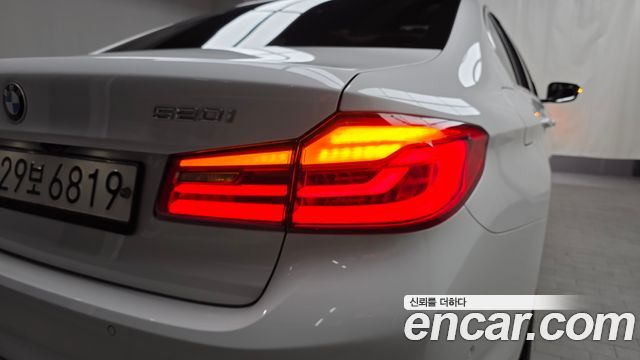 BMW 5-Series 520i Luxury