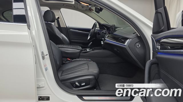 BMW 5-Series 520i Luxury