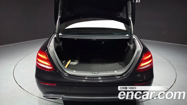 Mercedes-Benz E-Class E220d Avantgarde
