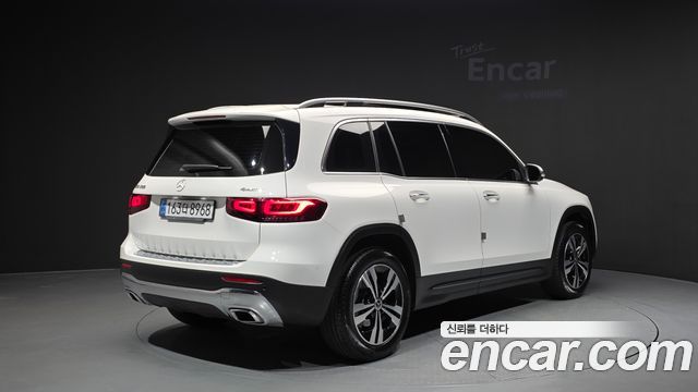 Mercedes-Benz GLB-Class GLB220
