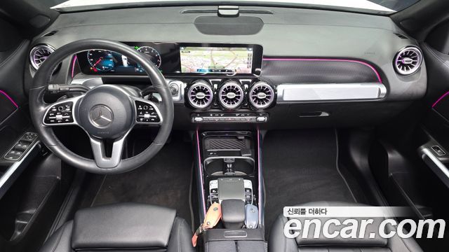 Mercedes-Benz GLB-Class GLB220
