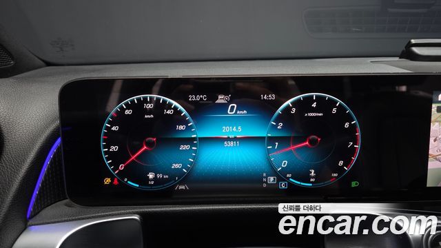 Mercedes-Benz GLB-Class GLB220