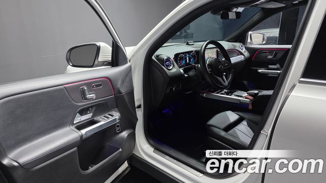 Mercedes-Benz GLB-Class GLB220