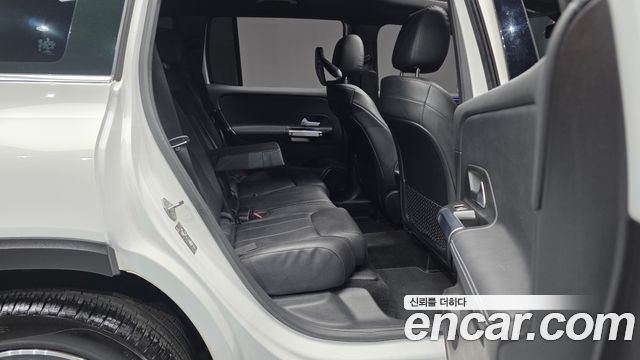 Mercedes-Benz GLB-Class GLB220