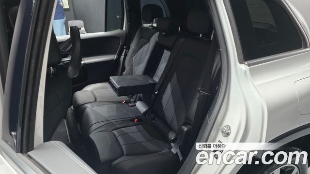 Mercedes-Benz GLB-Class GLB220
