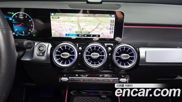 Mercedes-Benz GLB-Class GLB220