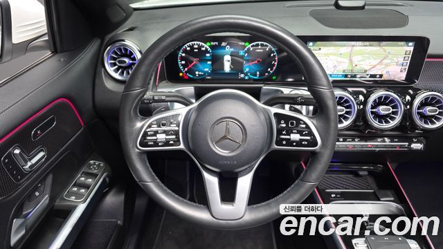 Mercedes-Benz GLB-Class GLB220
