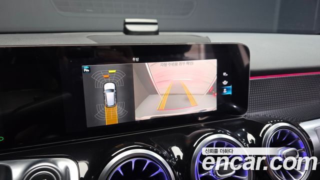 Mercedes-Benz GLB-Class GLB220