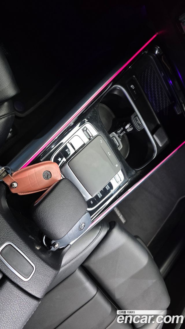 Mercedes-Benz GLB-Class GLB220