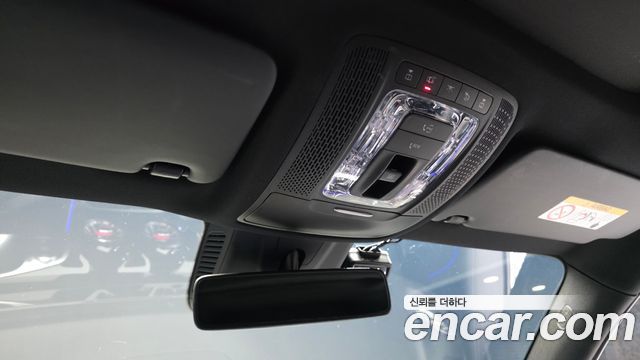Mercedes-Benz GLB-Class GLB220