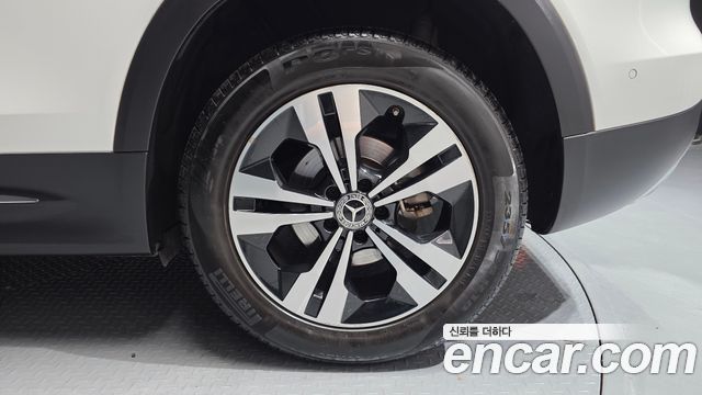 Mercedes-Benz GLB-Class GLB220