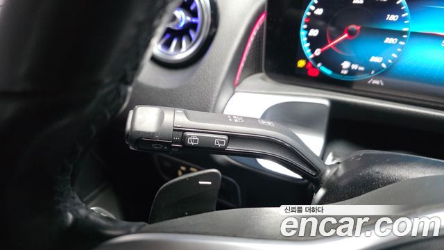 Mercedes-Benz GLB-Class GLB220