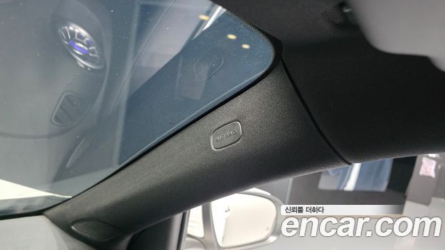 Mercedes-Benz GLB-Class GLB220