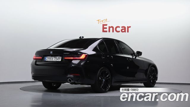 BMW 3-Series 320i