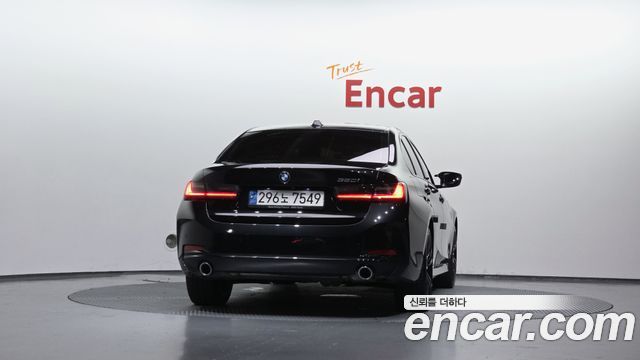 BMW 3-Series 320i