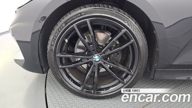 BMW 3-Series 320i